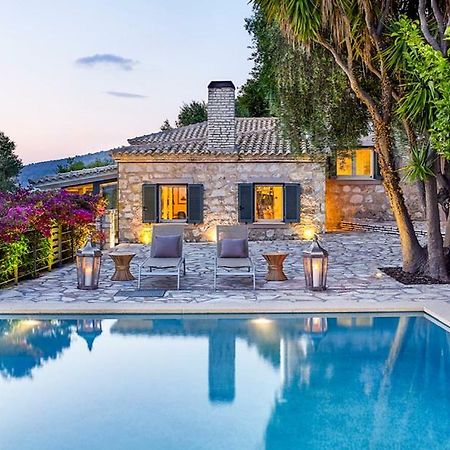 Villa Ioli- Beachfront Luxury Residence İgumeniça Dış mekan fotoğraf
