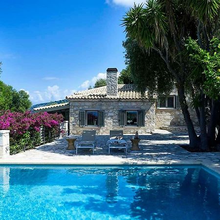 Villa Ioli- Beachfront Luxury Residence İgumeniça Dış mekan fotoğraf