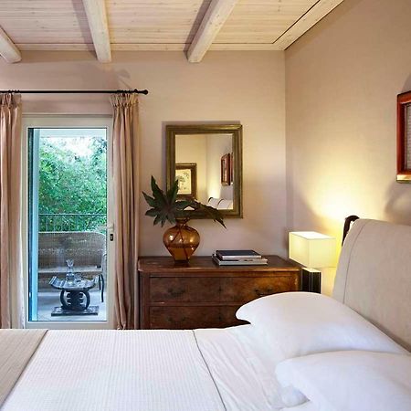 Villa Ioli- Beachfront Luxury Residence İgumeniça Dış mekan fotoğraf