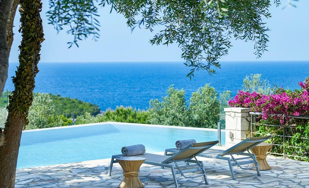 Villa Ioli- Beachfront Luxury Residence İgumeniça Dış mekan fotoğraf