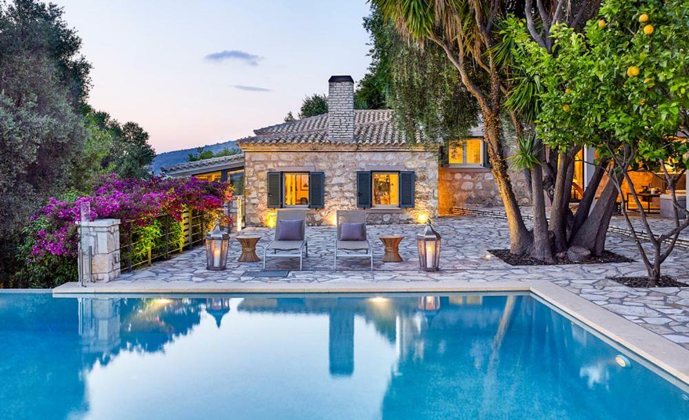 Villa Ioli- Beachfront Luxury Residence İgumeniça Dış mekan fotoğraf