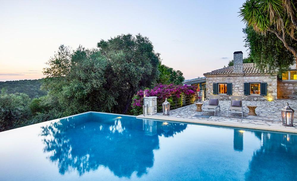 Villa Ioli- Beachfront Luxury Residence İgumeniça Dış mekan fotoğraf