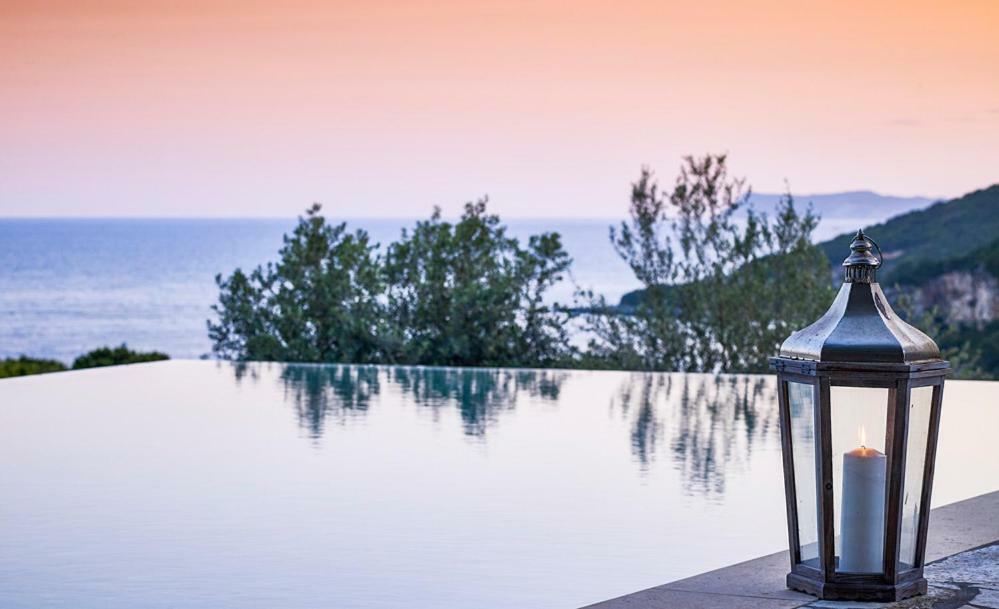 Villa Ioli- Beachfront Luxury Residence İgumeniça Dış mekan fotoğraf