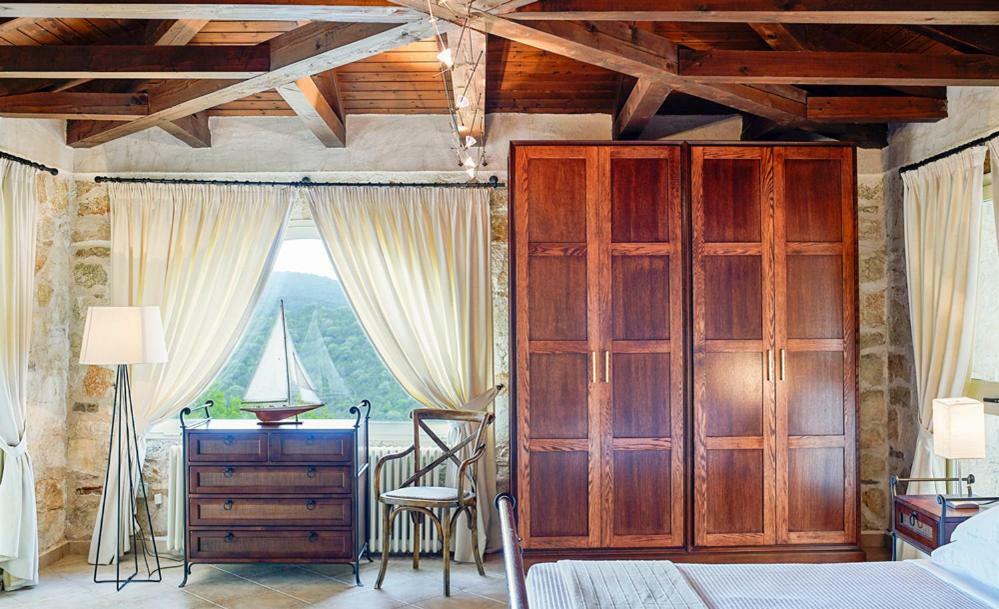 Villa Ioli- Beachfront Luxury Residence İgumeniça Dış mekan fotoğraf