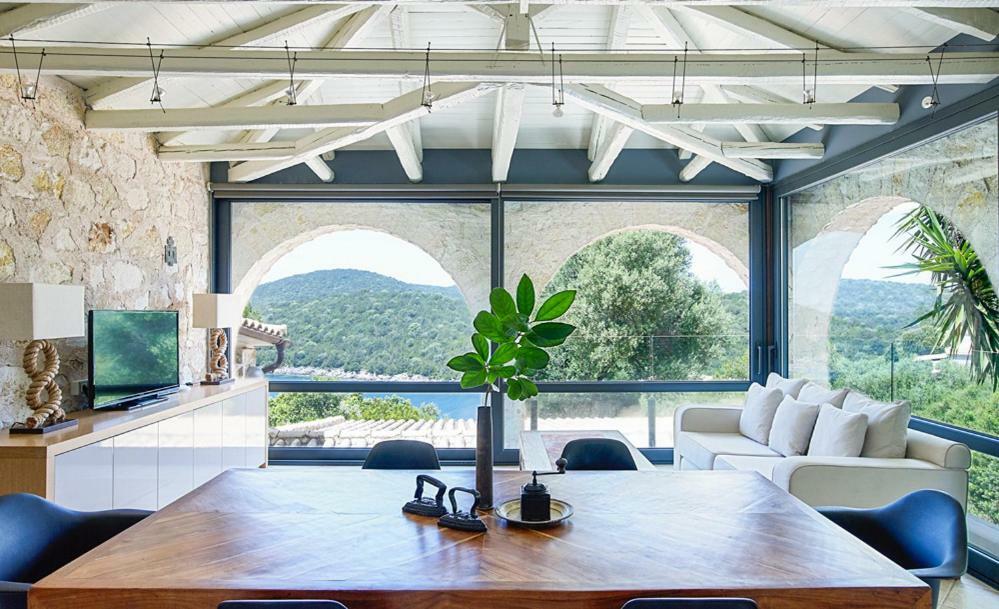 Villa Ioli- Beachfront Luxury Residence İgumeniça Dış mekan fotoğraf