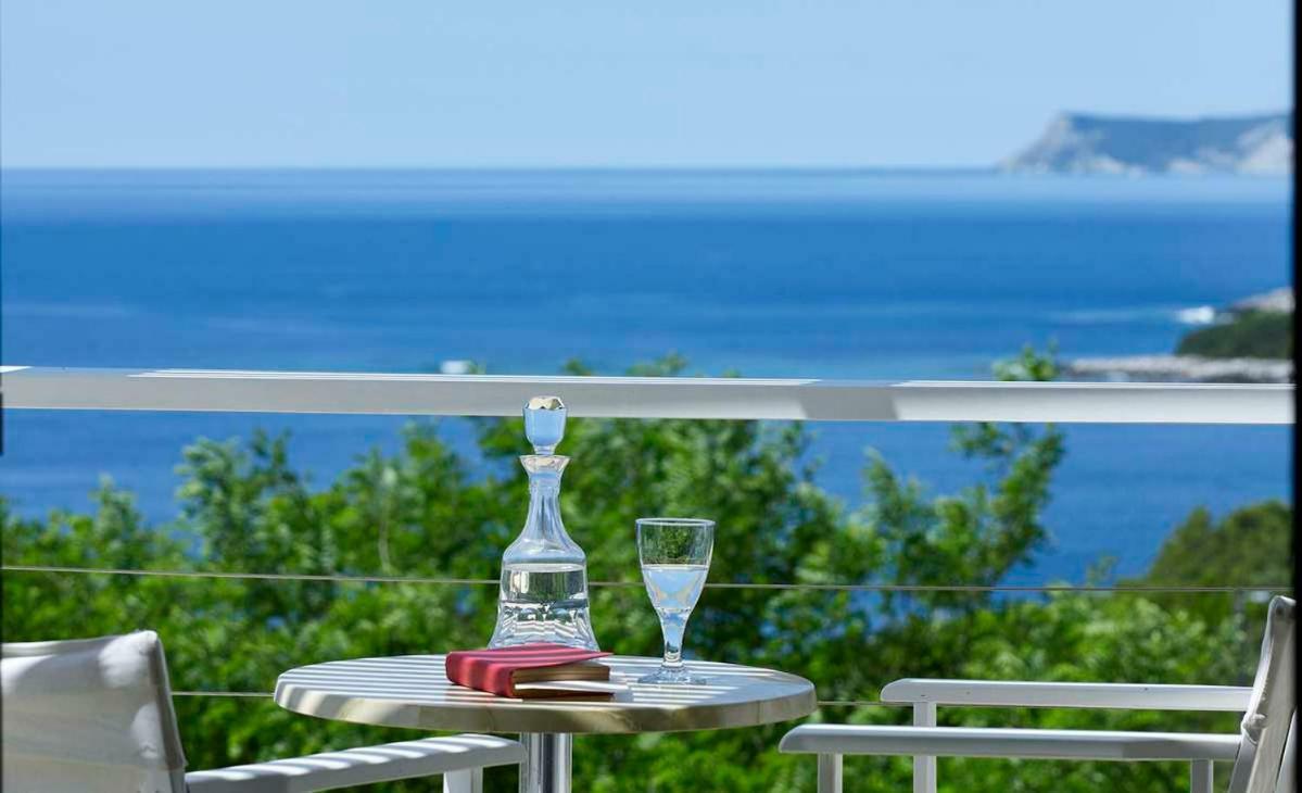 Villa Ioli- Beachfront Luxury Residence İgumeniça Dış mekan fotoğraf