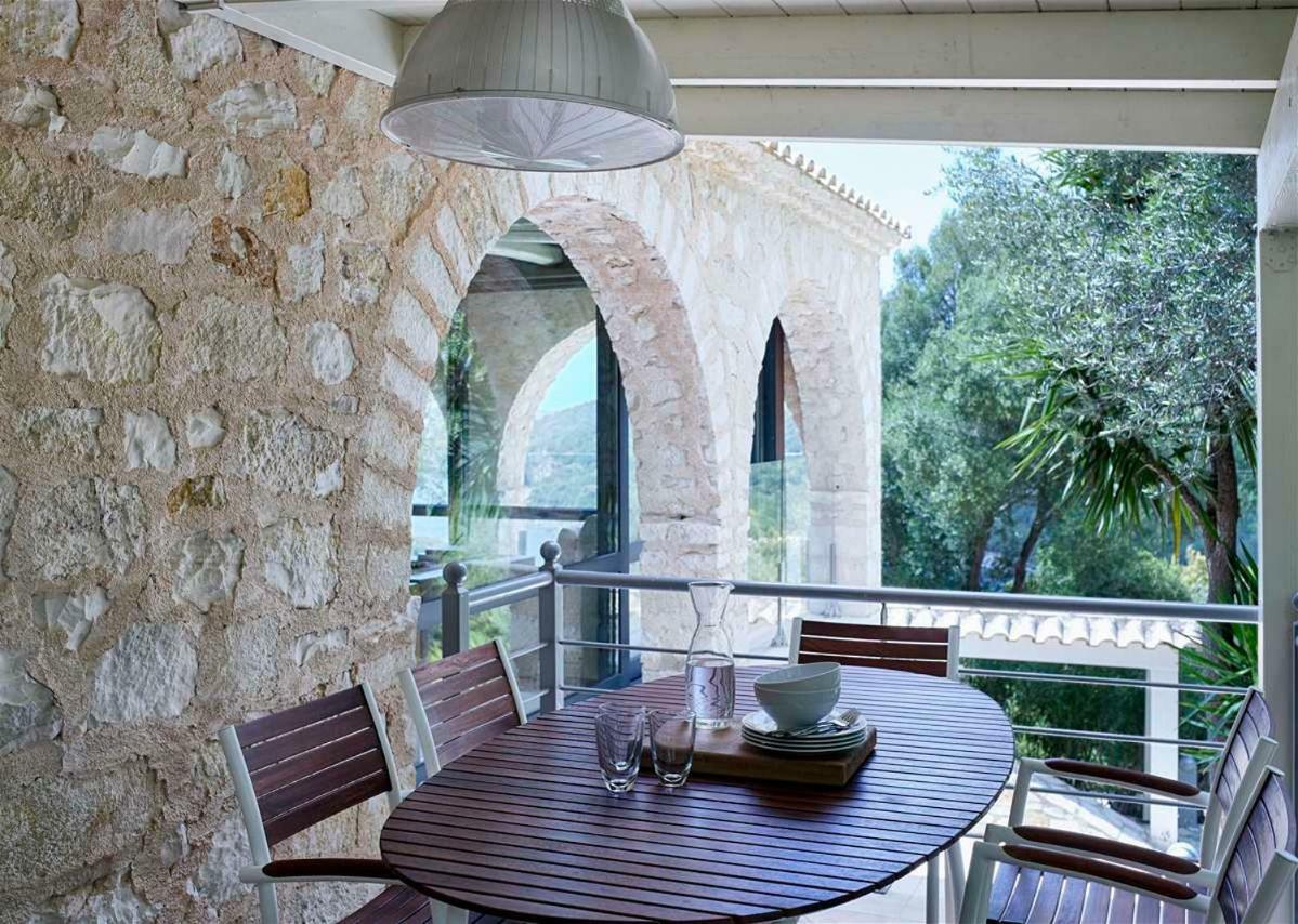 Villa Ioli- Beachfront Luxury Residence İgumeniça Dış mekan fotoğraf