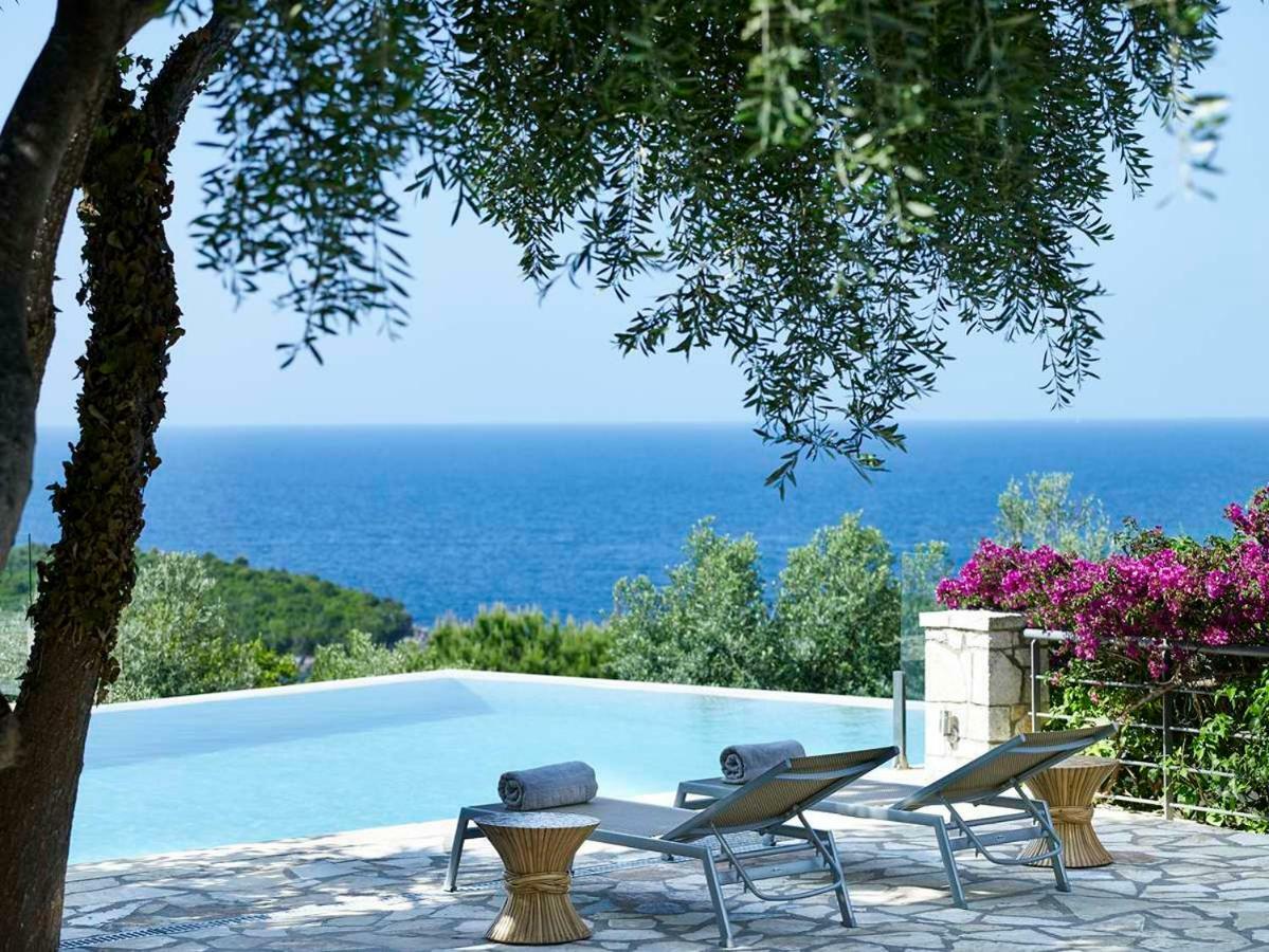 Villa Ioli- Beachfront Luxury Residence İgumeniça Dış mekan fotoğraf
