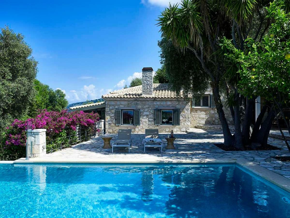 Villa Ioli- Beachfront Luxury Residence İgumeniça Dış mekan fotoğraf