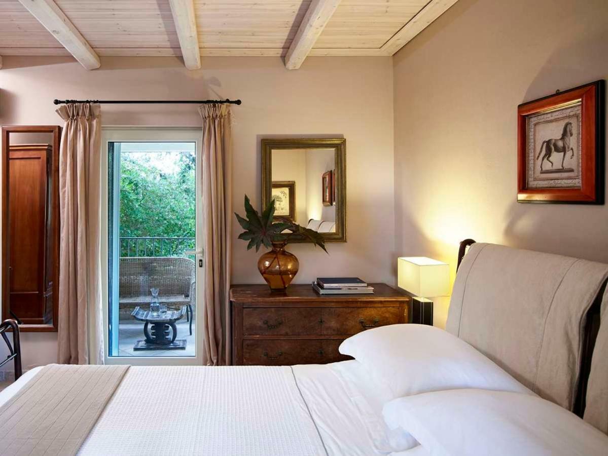 Villa Ioli- Beachfront Luxury Residence İgumeniça Dış mekan fotoğraf