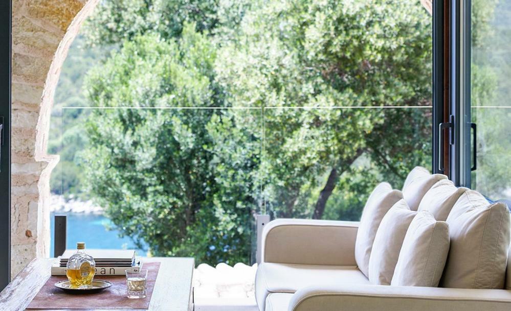Villa Ioli- Beachfront Luxury Residence İgumeniça Dış mekan fotoğraf